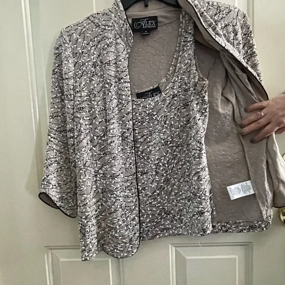 Alex Evenings - DRESSY 2 PIECE JACKET AND TANK - Size Medium - Picture 2 of 7